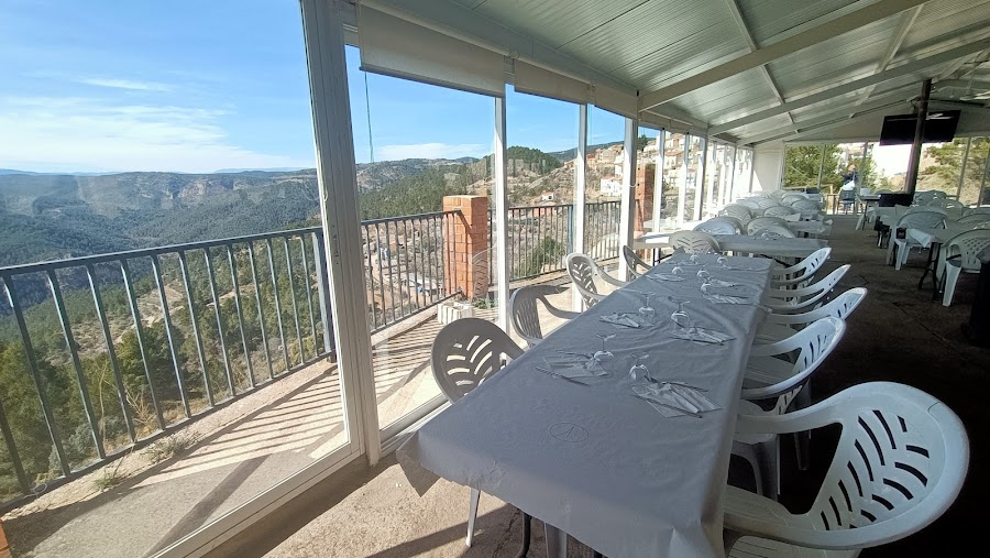 Bar Rte y ALOJAMIENTO RURAL el Castillo