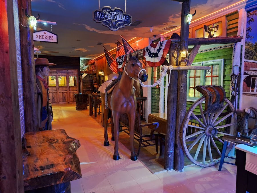 Far West Village Teruel