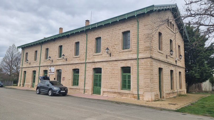 Hotel rural (Antigua Estación de Almazán - Dehesa)