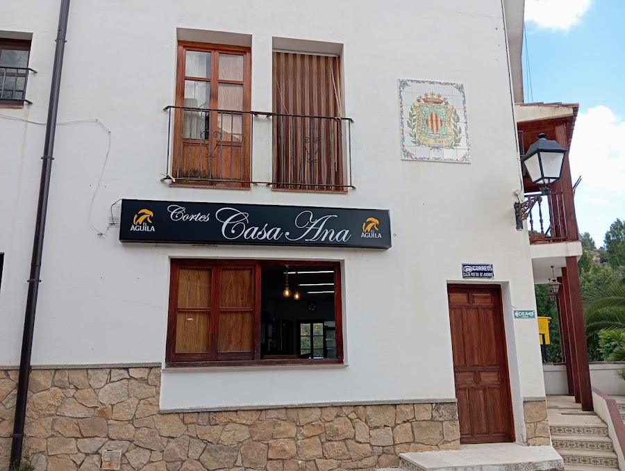 Tasca y tienda Cortes Casa Ana